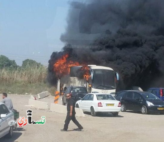  قلنسوة: احتراق حافلة كبيرة قرب مركز تجاري قرب قلنسوة والشرطة تحقق 